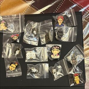 Halloween & Frida pins